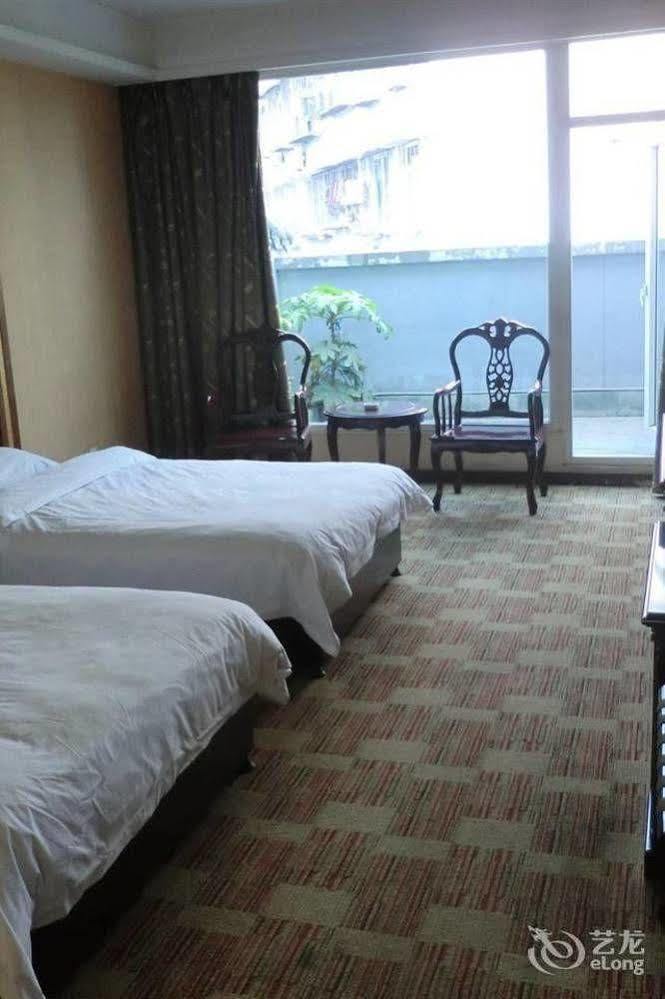 Huayu South City Hotel Wenjiang Экстерьер фото